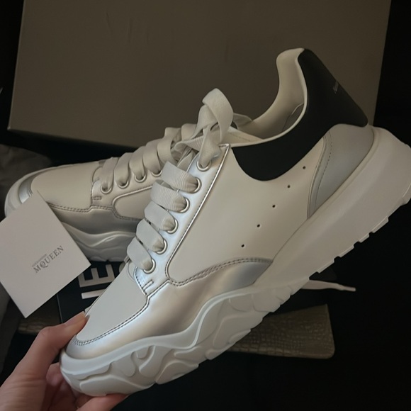 Alexander McQueen authenticated sneakers. - Picture 2 of 6